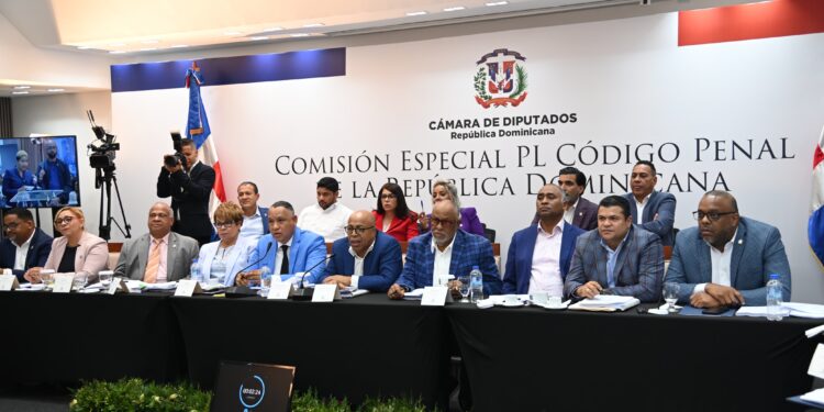 Opiniones sobre Código Penal: Comisión Especial escucha más de 100 voces