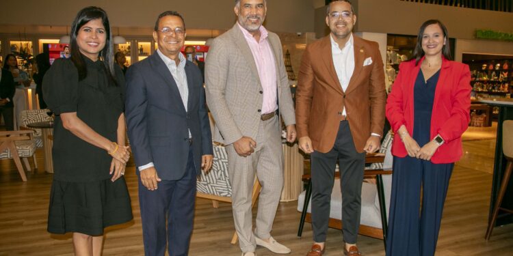 Crowne Plaza Santo Domingo celebra "Noche Bohemia con papá"