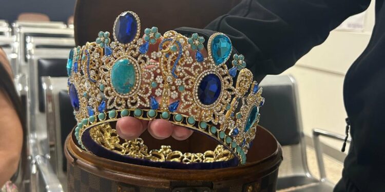 Recuperan en Puerto Rico corona y banda de Miss Mundo República Dominicana