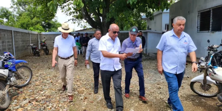 Gobierno impulsa obras en beneficio de campesinos en el Cibao
