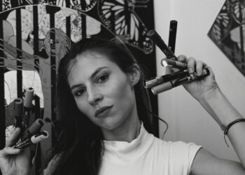 Coline Raposa inaugura exposición "Como brota la muerte, brota la vida"