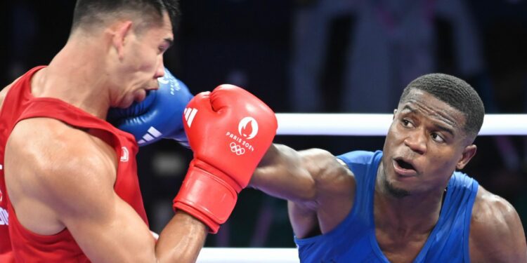 Dominicano Cristian Pinales avanza en boxeo olímpico