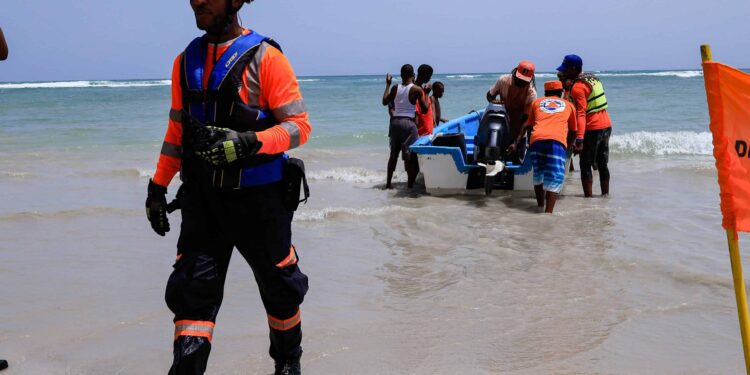Naufragio en Guayacanes deja cinco muertos y 43 sobrevivientes