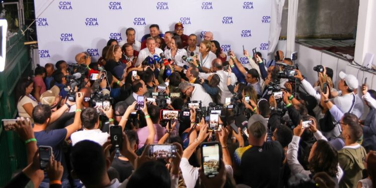 Oposición venezolana exige presencia en conteo electoral