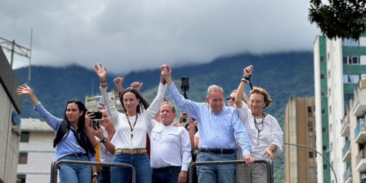 Marcha masiva en Caracas desafía los resultados electorales