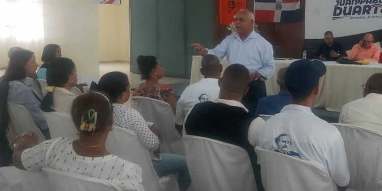 Maestros realizarán protestas por evaluación e incentivos 