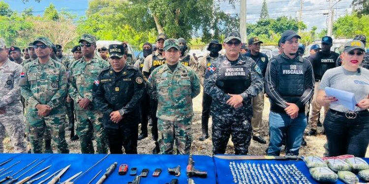 Amplio operativo en La Romana: Incautan drogas, armas y detienen a veinte personas
