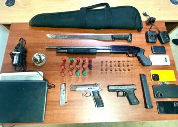 Continúan allanamientos en Santiago: confiscan escopeta, pistolas y celulares
