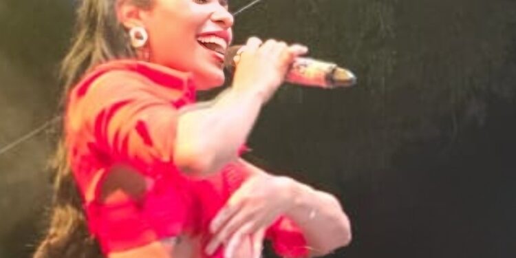 Steffany Constanza revoluciona el merengue con "Que Necesidad"