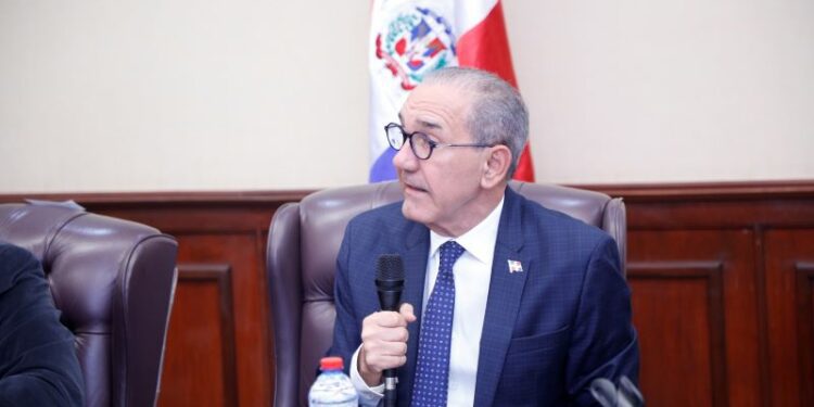 MESCyT y MEPyD impulsarán carreras STEM en nuevas ofertas becas