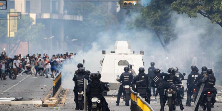 Se elevan a seis los muertos y a 750 los apresados durante protestas en Venezuela