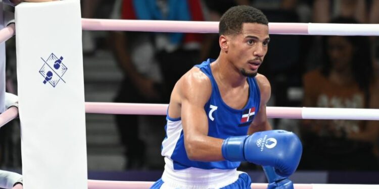 Yunior Alcántara avanza a cuartos de final en boxeo olímpico