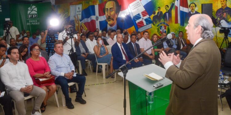 Expertos cuestionan necesidad de Reforma Constitucional propuesta por Abinader