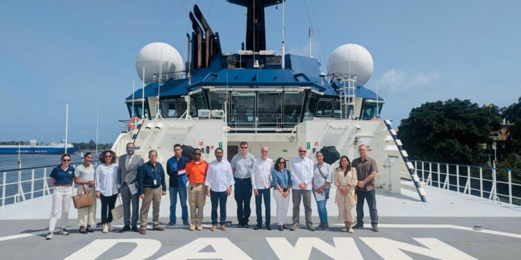 Comisión Nacional de Emergencias recibe al buque humanitario “MV Dawn” de GSD