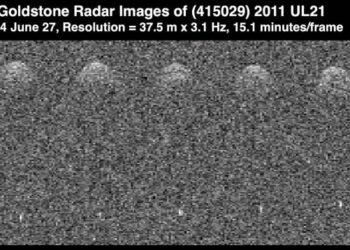 Un gran asteroide, con luna de 3 kilómetros, captado al pasar cerca de la Tierra