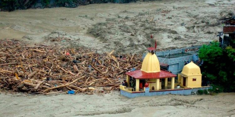 Ya son más de 180 los muertos por derrumbes en India