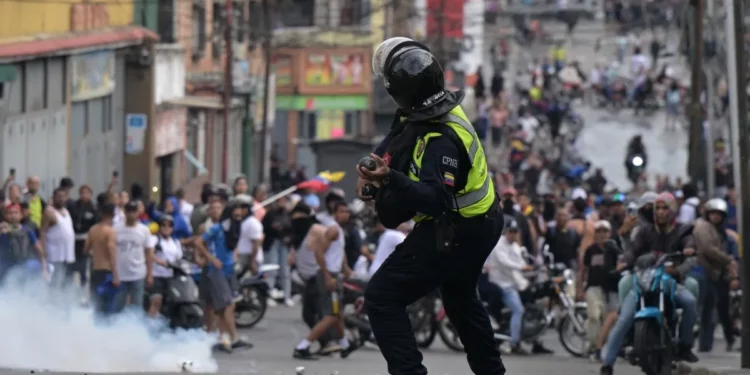 Venezuela: Mueren al menos 13 civiles en protestas contra la reelección de Maduro