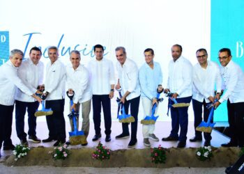 Abinader inaugura acceso y primer hotel del proyecto Punta Bergantín