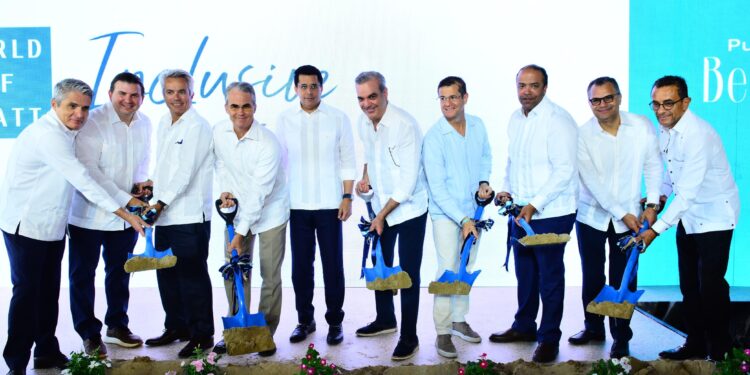 Abinader inaugura acceso y primer hotel del proyecto Punta Bergantín