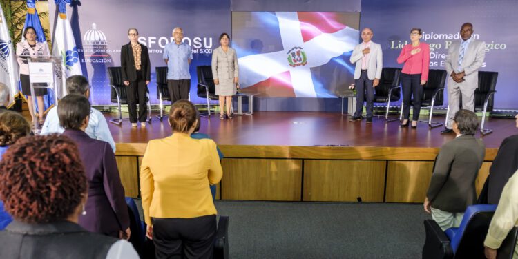 ISFODOSU ofrece diplomado para directores escolares