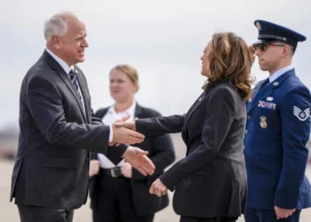 Kamala Harris elige a Tim Walz como compañero de fórmula