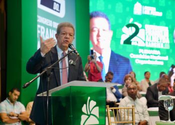 Leonel Fernández reafirma oposición activa de Fuerza del Pueblo 