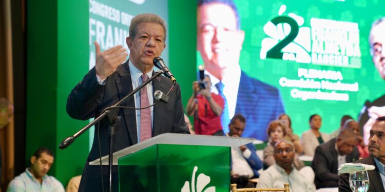 Leonel Fernández reafirma oposición activa de Fuerza del Pueblo 