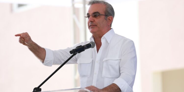 Presidente Abinader promete endurecer lucha contra corrupción