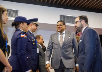 Presidente de Suriname llega a RD para juramentación de Abinader