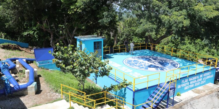 Luis Abinader y Wellington Arnaud inauguran Acueducto en Monte Plata