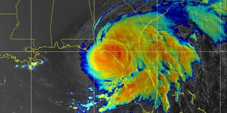 Debby comienza azotar a Florida, decenas de vuelos cancelados en el Estado
