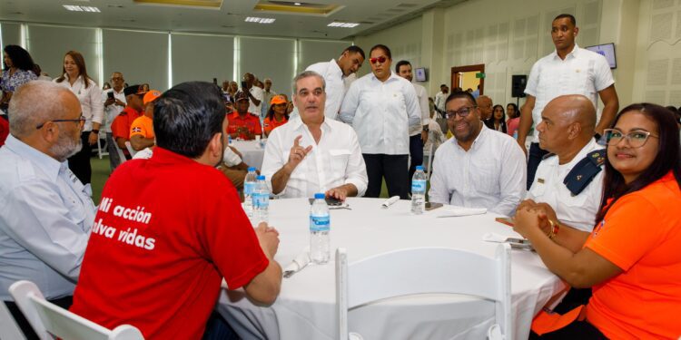 Abinader reafirma compromiso con sectores para solución de problemas