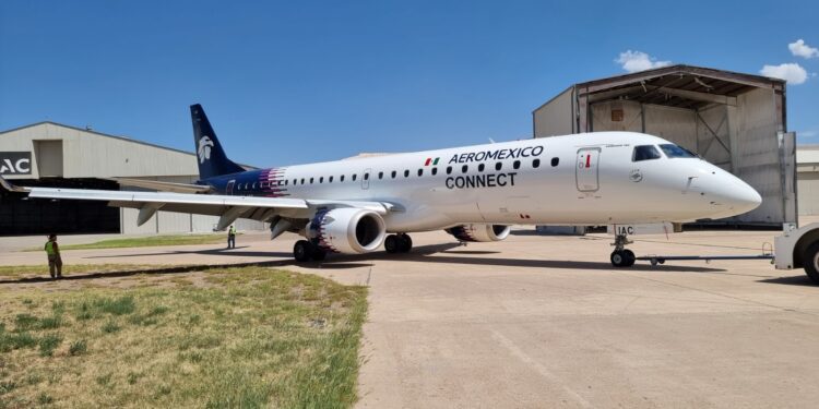 Aeroméxico celebra 90 años estrenando imagen en sus aviones