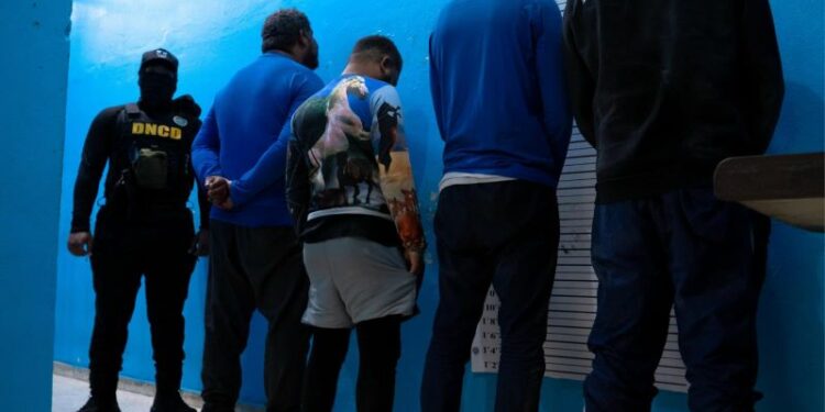 Operativo sin precedentes incauta tonelada de cocaína en alta mar