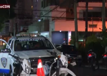 Tensión en Los Cacicazgos por presunto secuestrador atrincherado en una torre