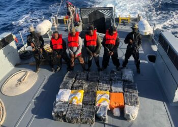 Autoridades confiscan gran cargamento de drogas en operativo marítimo