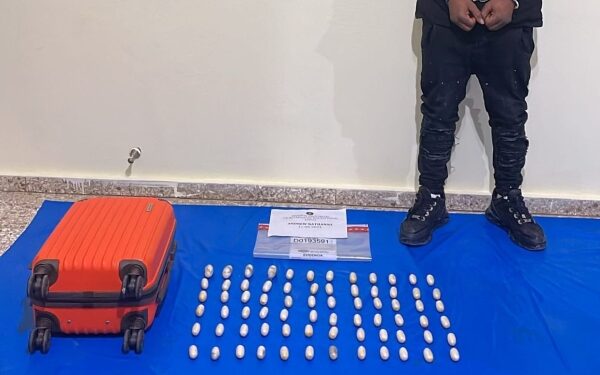 Arrestan Italo-nigeriano que viajaría a Francia con cocaína con el estómago