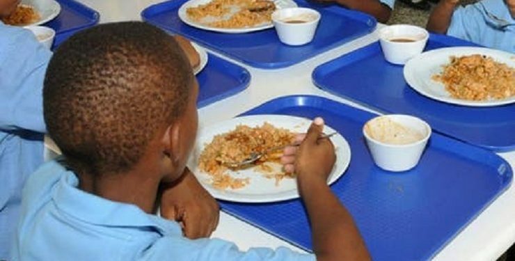 Suplidores del almuerzo escolar preocupados por asignaciones sin licitación