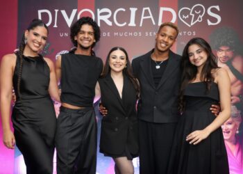 Estrenan comedia musical 'Divorciados' en la Sala Manuel Rueda