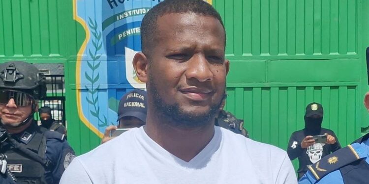 Ministerio Público recibe a dominicano extraditado de Honduras