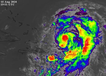 Ernesto ya es huracán y amenaza con impacto indirecto al país