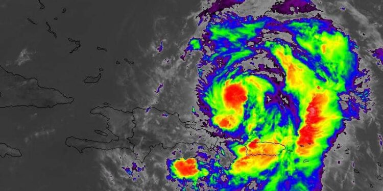 Ernesto ya es huracán y amenaza con impacto indirecto al país