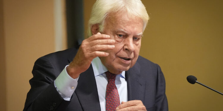 Felipe González sospecha que Maduro busca modificar las actas con un grupo chino y pide verificación