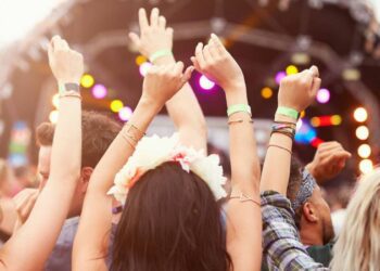 Startup lanza máquina que revoluciona la venta de bebidas en eventos