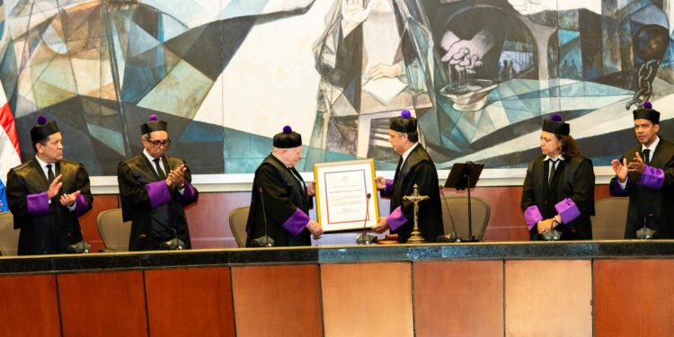 Henry Molina valota el sistema de justicia como pilar de la Democracia y la Paz