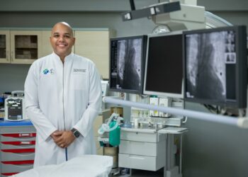 Cardiólogo dominicano revoluciona tratamiento de complicación cardiovascular