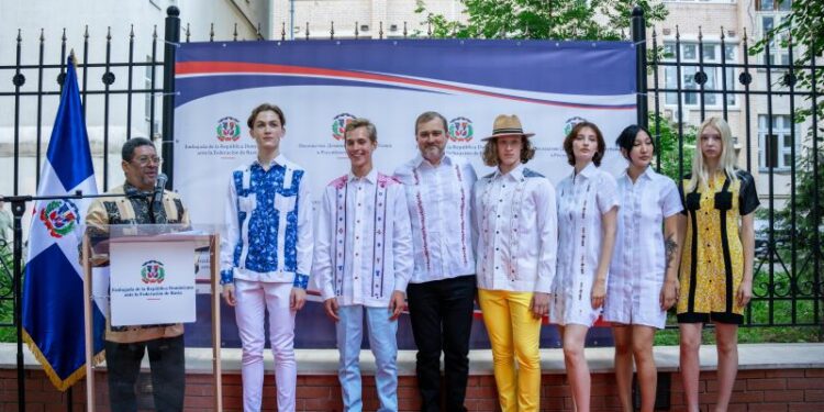 Diseñador de modas Faraón conquista Rusia