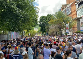 Miles protestan en Caracas pese a la advertencia de Nicolás Maduro