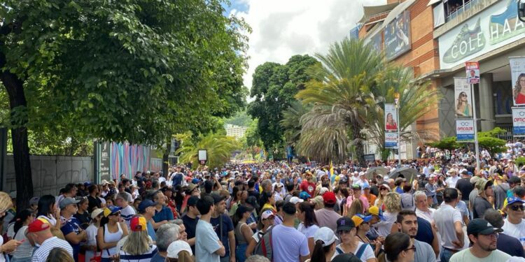 Miles protestan en Caracas pese a la advertencia de Nicolás Maduro
