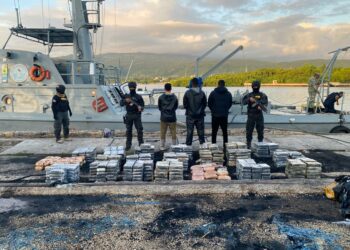 Incautan 556 paquetes de cocaína y 69 pacas de marihuana